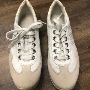 Size EU 38 women’s Ecco white shoes *missing inserts*